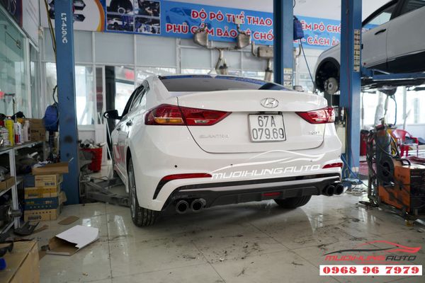 Độ pô Akrapovic thể thao Hyundai Elantra mới nhất 2019 10