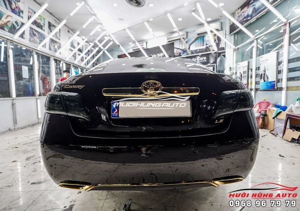 Hô Biến Toyota Camry 10 Năm Tuổi Lên Diện Mạo Mới Tại TPHCM