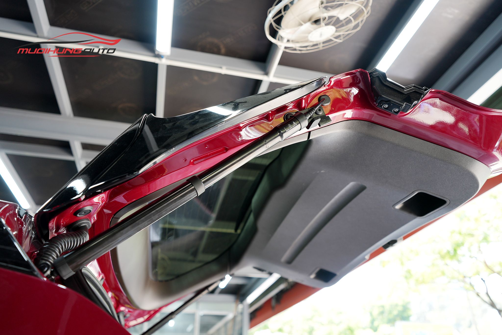 Độ ty cốp điện xe hơi Vinfast LUX SA2.0