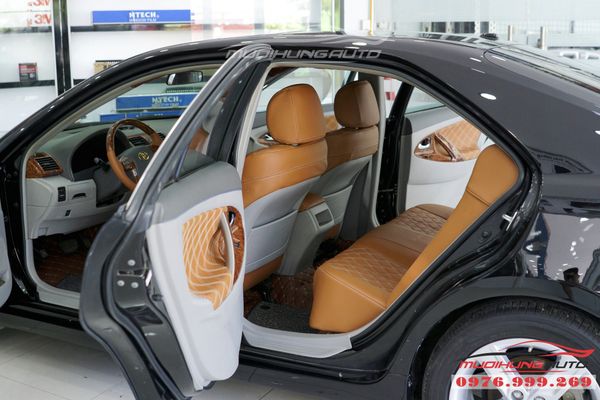 Đổi màu nội thất Camry 2010 đẳng cấp tại TPHCM 01