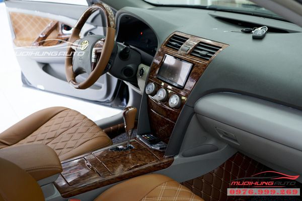 Đổi màu nội thất Camry 2010 đẳng cấp tại TPHCM 09