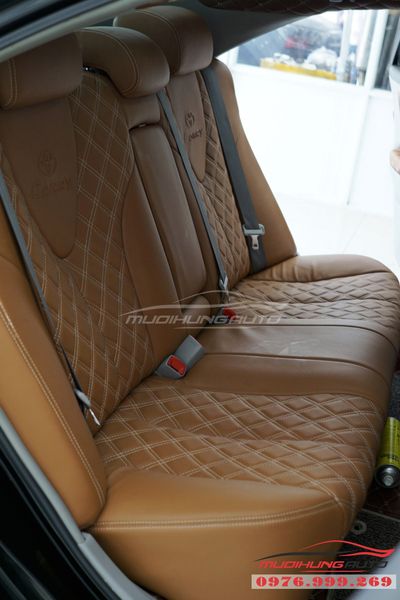 Đổi màu nội thất Camry 2010 đẳng cấp tại TPHCM 11
