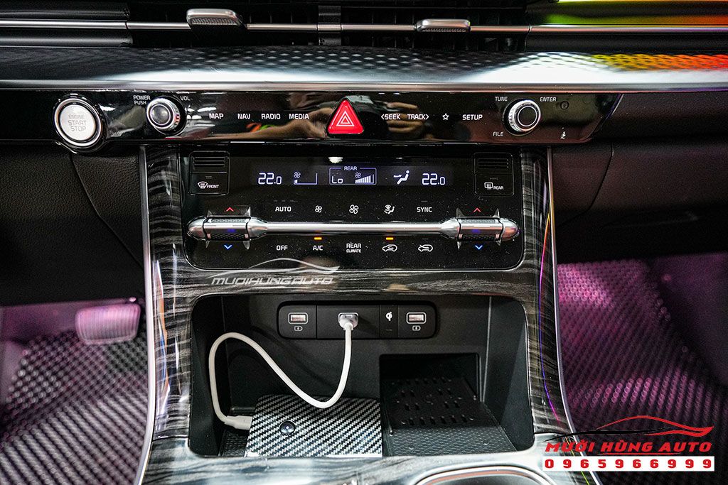 Những Món Phụ Kiện Cao Cấp Cho Xe Kia Carnival