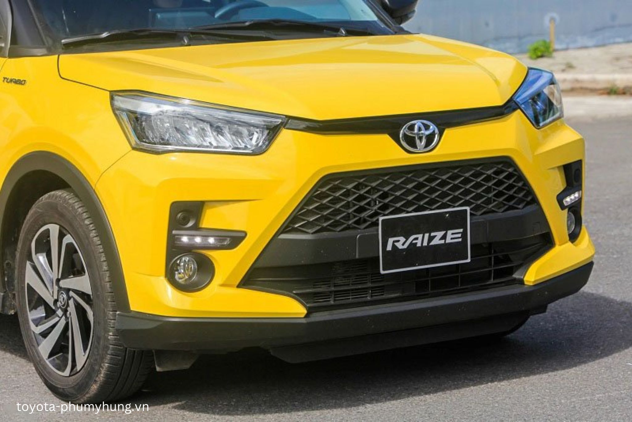 Toyota Raize 2025 thiết kế đầu xe mạnh mẽ, hầm hố