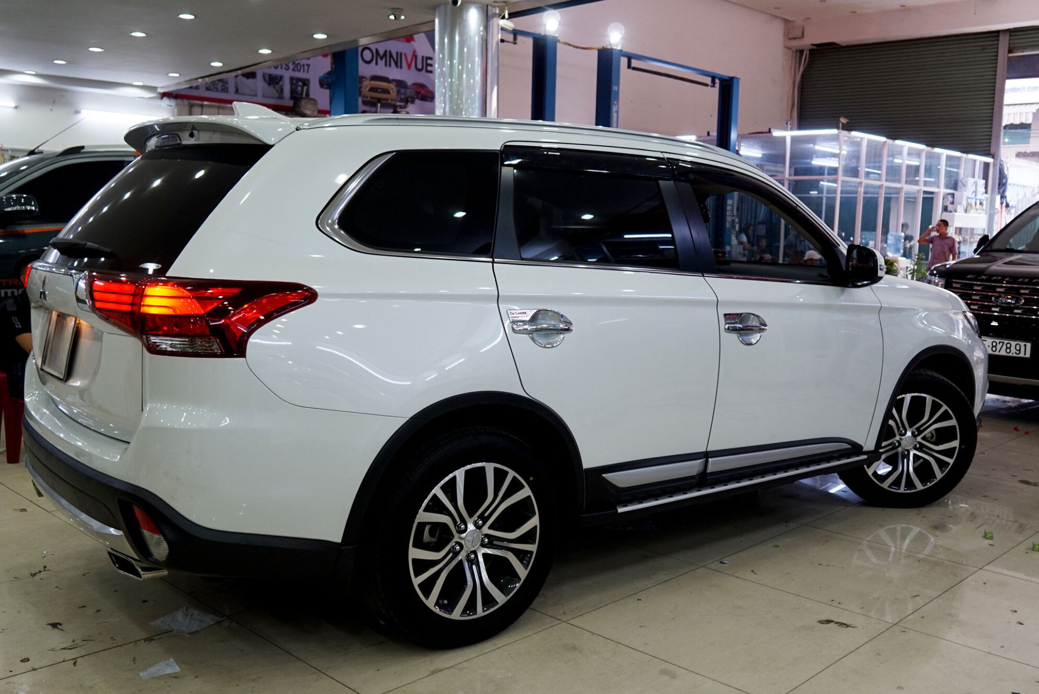 Top 10+ Mẫu Bệ Bước Mitsubishi Outlander Bền Đẹp Nhất 2025