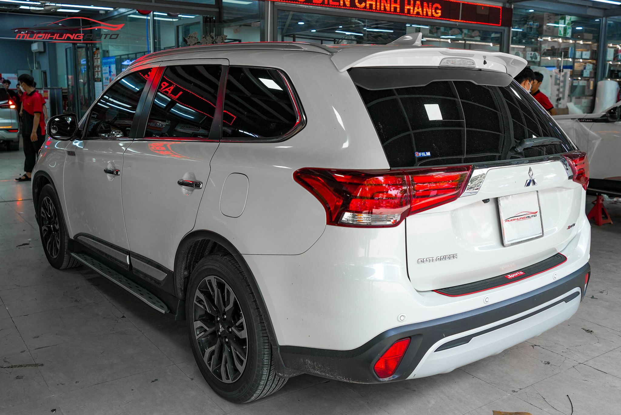 Top 10+ Mẫu Bệ Bước Mitsubishi Outlander Bền Đẹp Nhất 2025