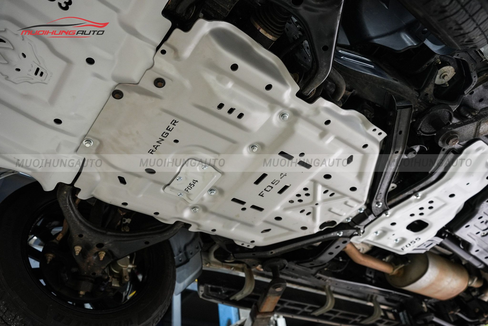 Giáp gầm bảo vệ xe Ford Everest 2024-2025 - Bản 2