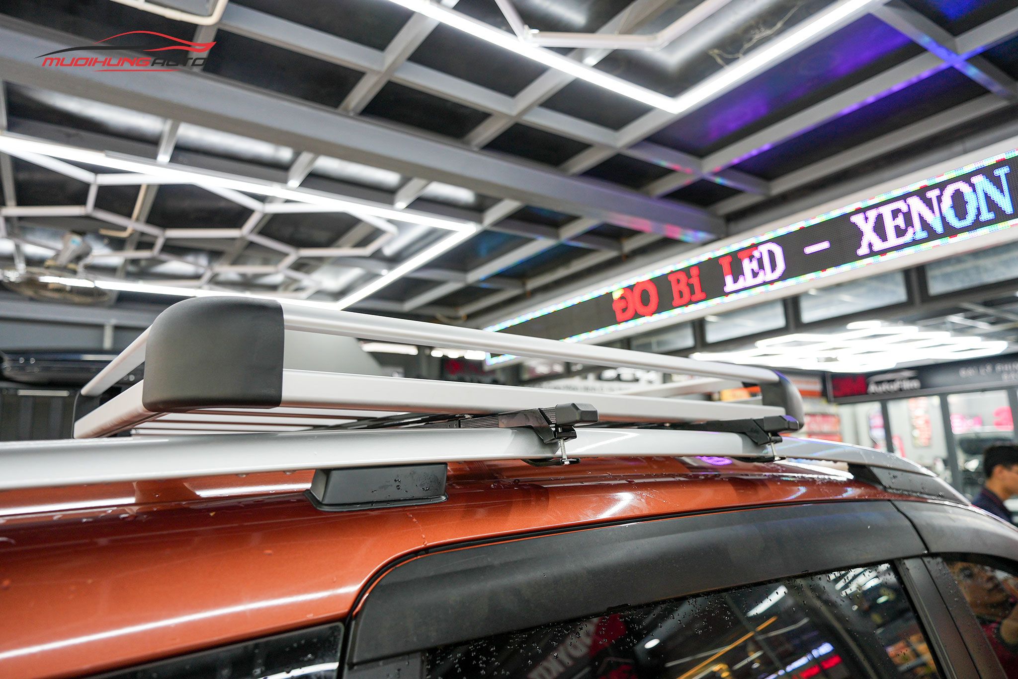 Lắp giá đồ nóc xe Yaki 127cm CP-307 cho xe Suzuki XL7