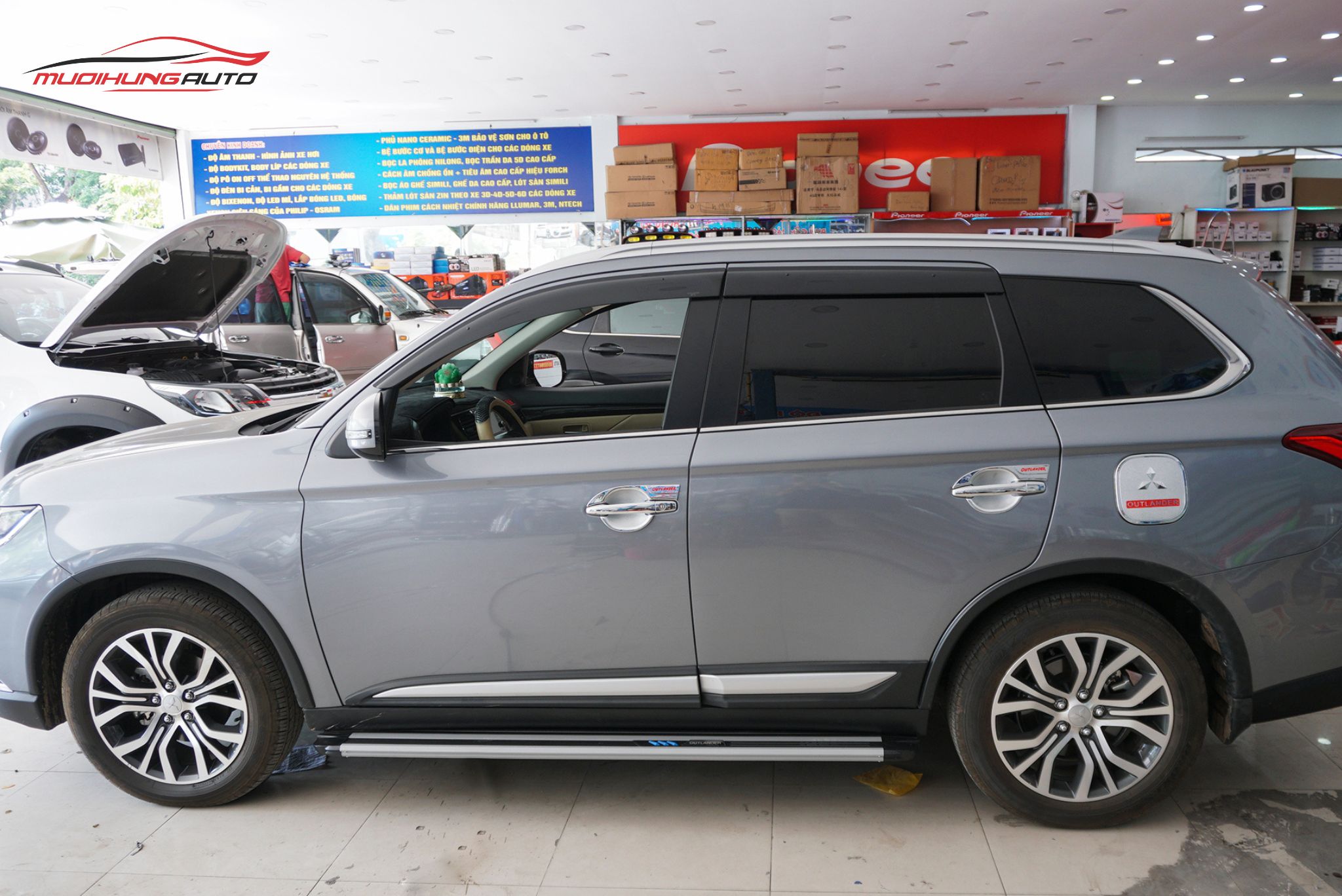 Top 10+ Mẫu Bệ Bước Mitsubishi Outlander Bền Đẹp Nhất 2025
