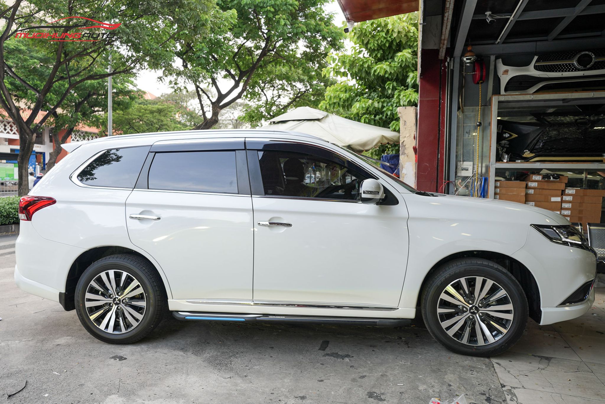 Top 10+ Mẫu Bệ Bước Mitsubishi Outlander Bền Đẹp Nhất 2025