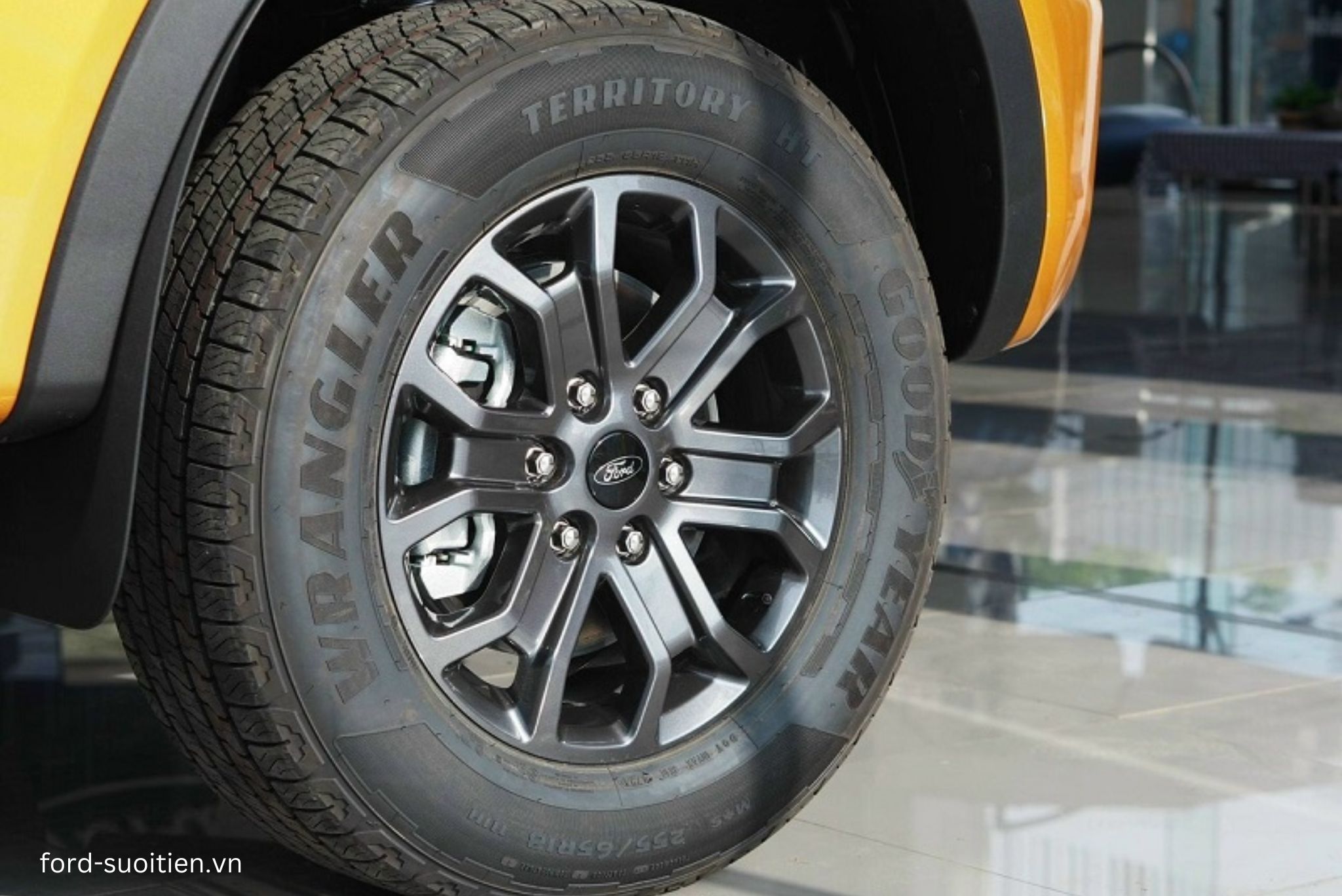 Ford Ranger 2025 sử dụng loại lốp mới