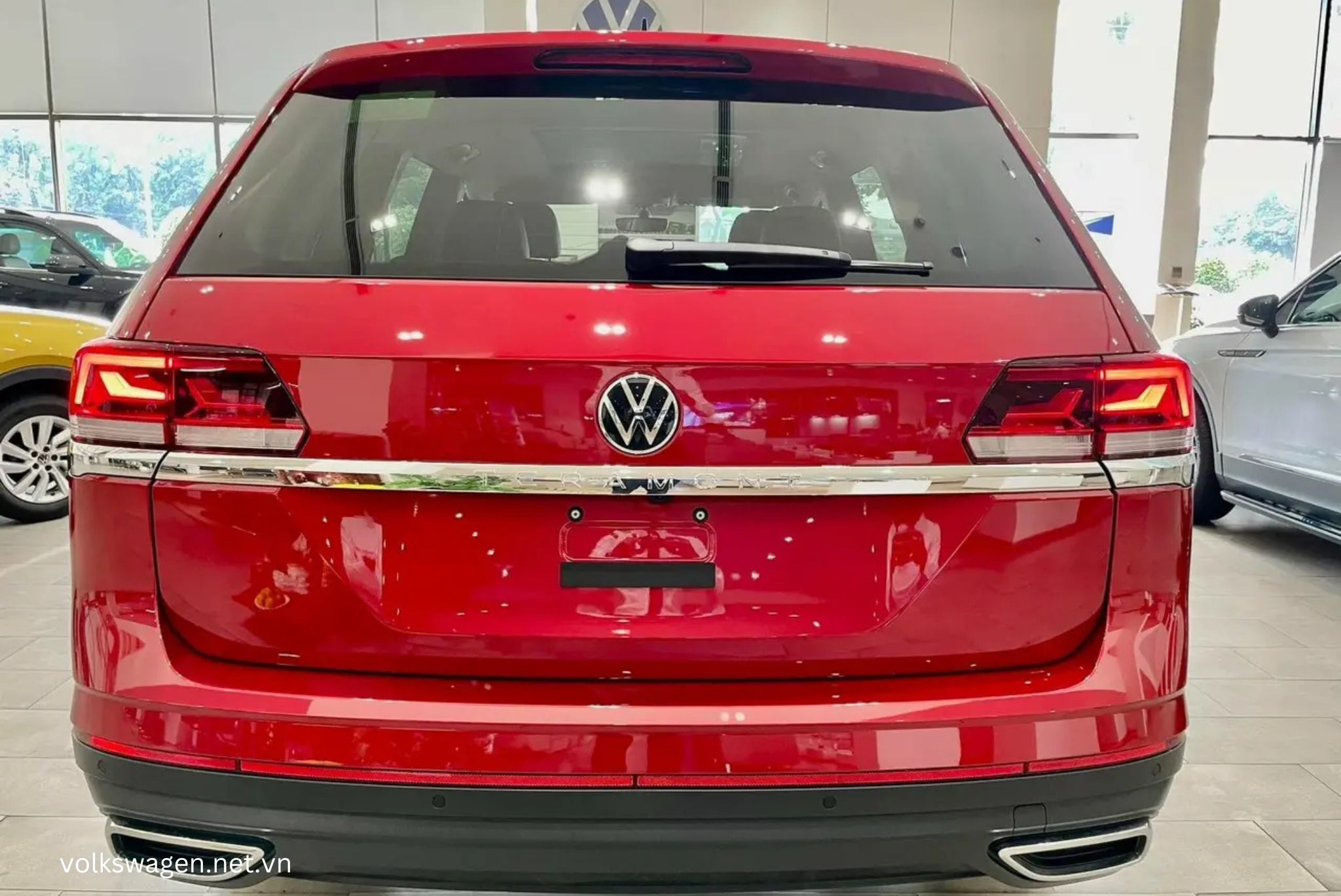 Đuôi xe Volkswagen Teramont 2025 thể hiện phong cách mạnh mẽ với cụm đèn hậu LED 3D
