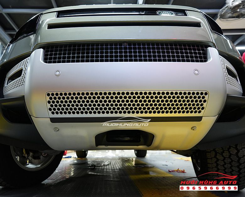 Tổng Hợp Những Món Phụ Kiện Nên Lắp Đặt Cho Xe Range Rover Defender 2022 Chính Hãng