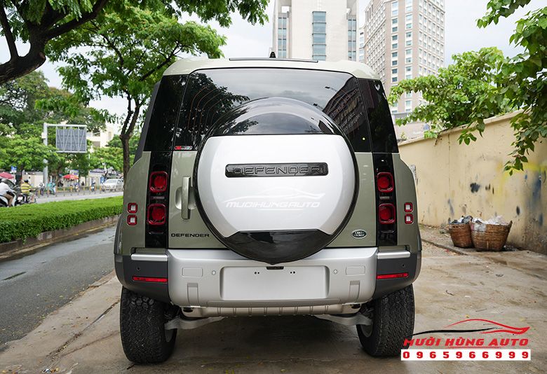 Tổng Hợp Những Món Phụ Kiện Nên Lắp Đặt Cho Xe Range Rover Defender 2022 Chính Hãng