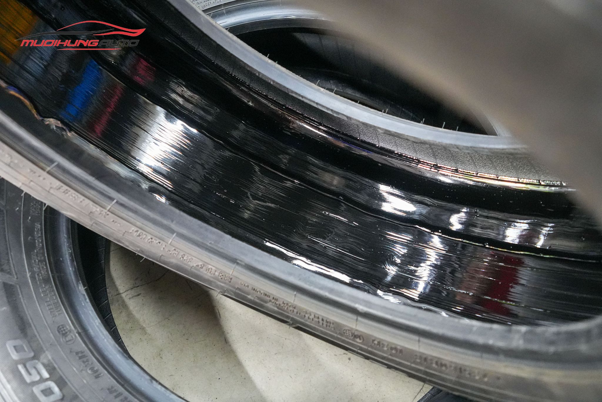 Tráng Lốp Chống Đinh Cho Xe Ford Everest Titanium 2024