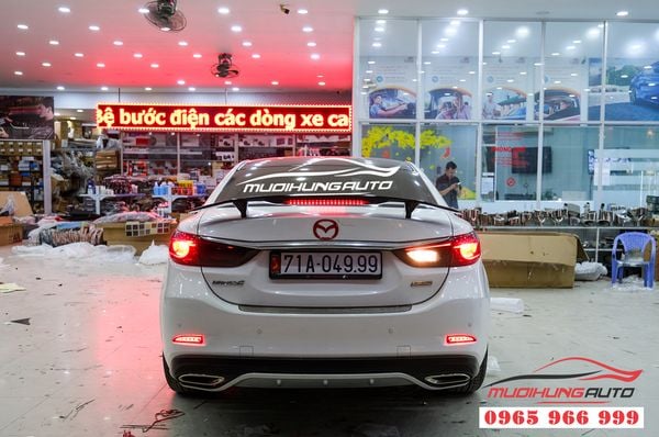 Gắn đuôi cá có đèn xe Mazda 6 2019 02