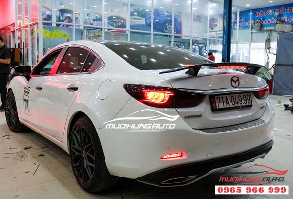 Gắn đuôi cá có đèn xe Mazda 6 2019 03