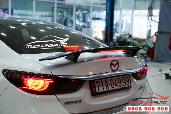 Gắn đuôi cá có đèn xe Mazda 6 2019 04