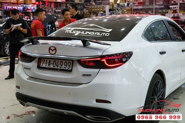 Gắn đuôi cá có đèn xe Mazda 6 2019 05