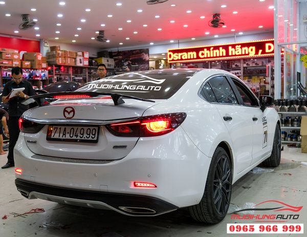 Gắn đuôi cá có đèn xe Mazda 6 2019 06