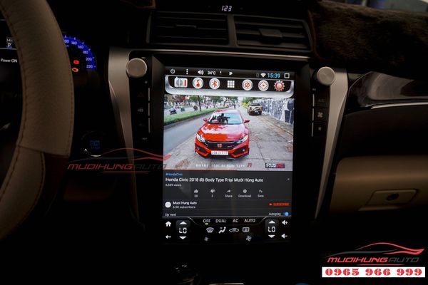 Gắn DVD Toyota Camry mẫu Tesla  giá rẻ 10