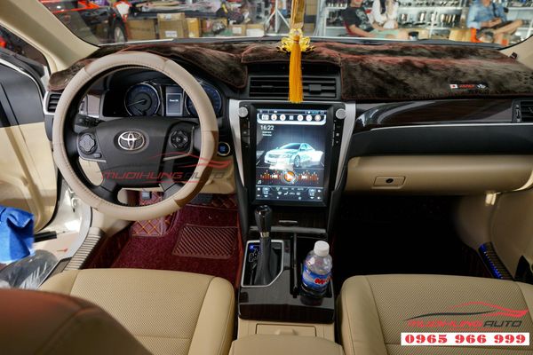 Gắn DVD Toyota Camry mẫu Tesla  giá rẻ 11