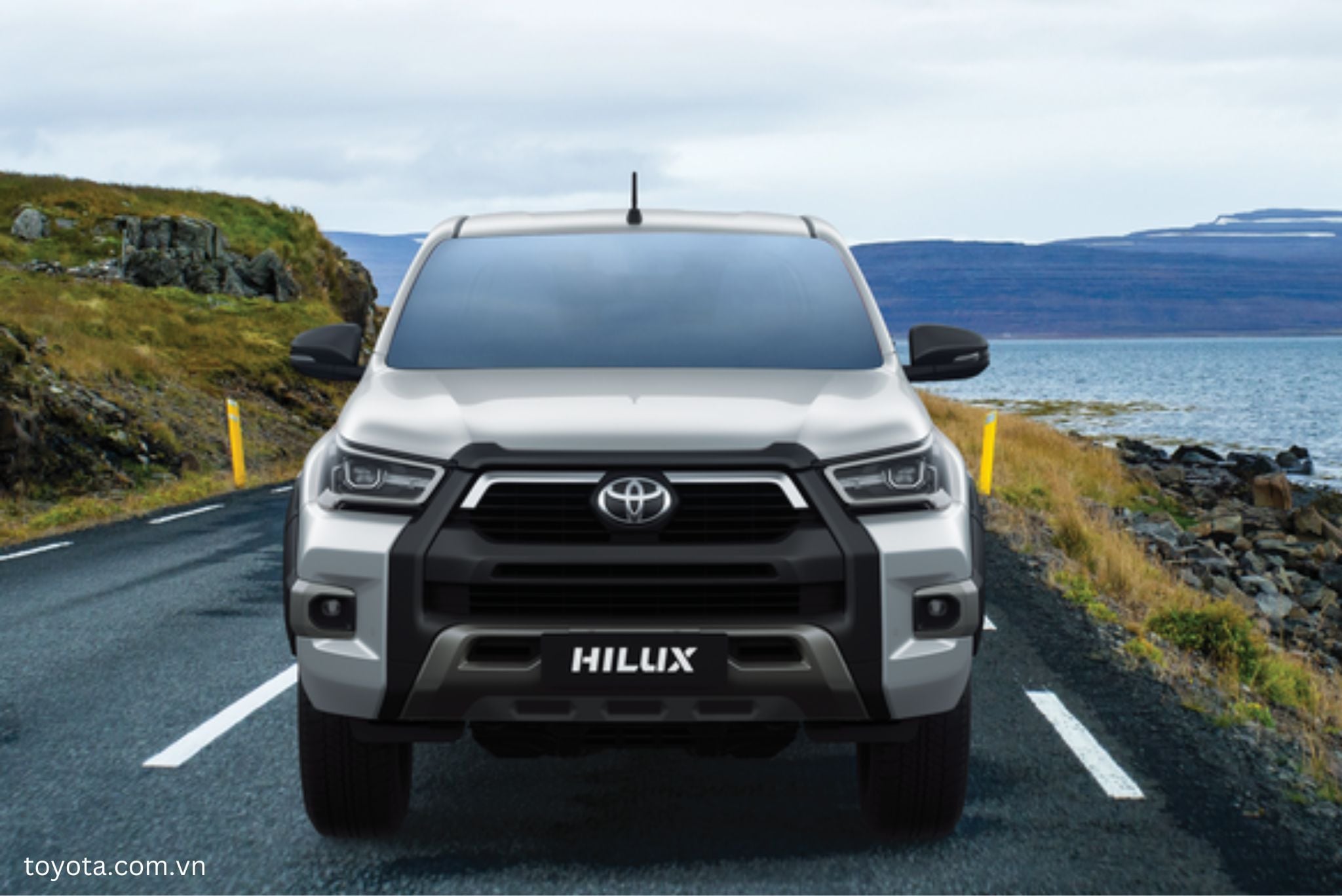 Toyota Hilux 2025 - Đánh giá chung, thông số, giá lăn bánh mới nhất 2/2025