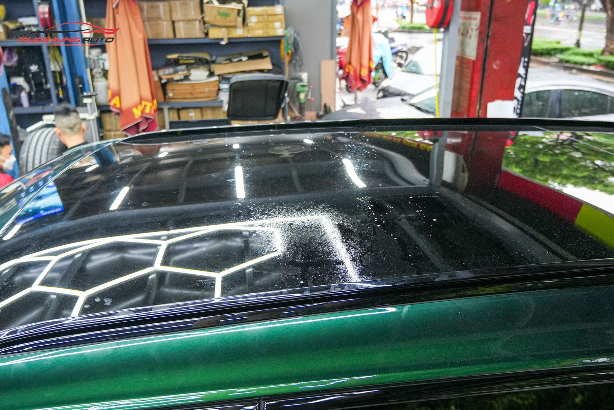Trước khi dán phim PPF TPU SUNROOF cách nhiệt cửa sổ trời xe Vinfast VF9 2024