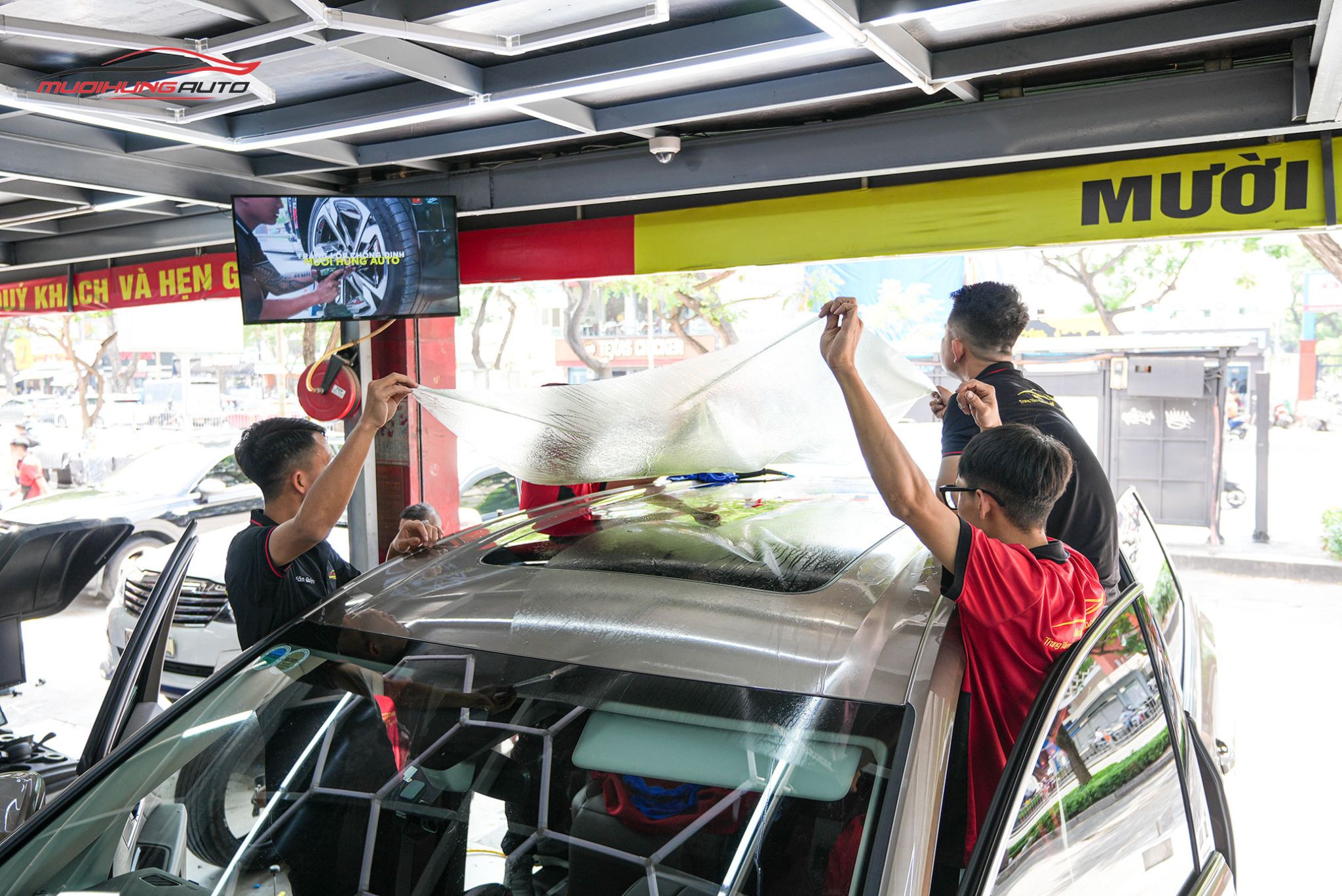 Dán phim PPF TPU SUNROOF cách nhiệt cửa sổ trời dành cho Volkswagen Viloran