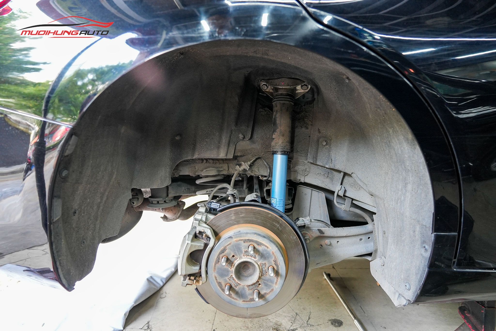 Lắp Phuộc Giảm Xóc KYB Cho Xe Lexus ES250 2019