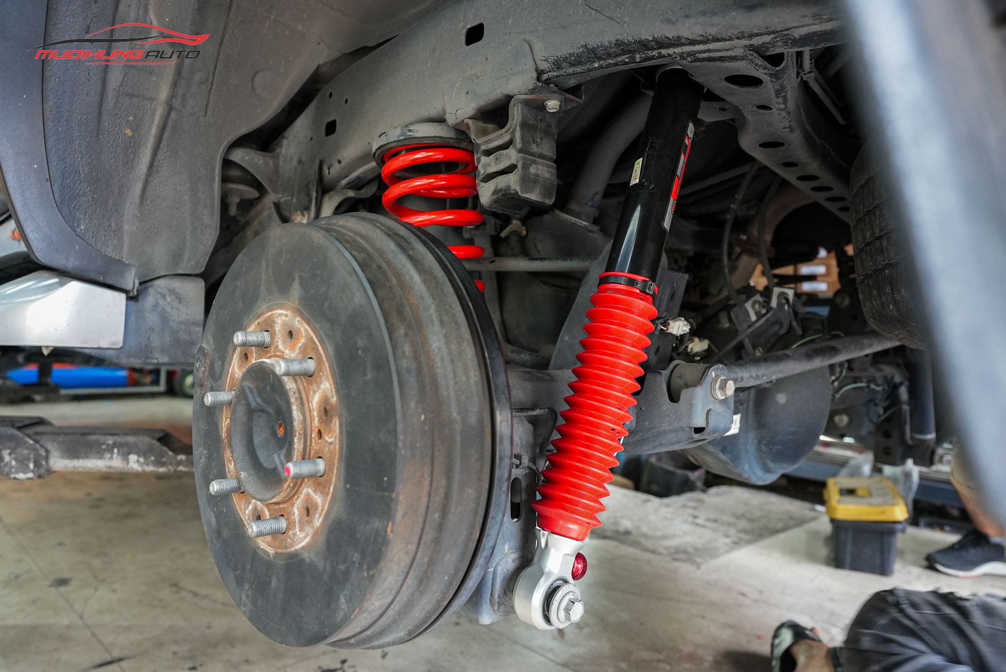 Lắp Phuộc Giảm Xóc YSS Cho Xe Toyota Fortuner 2020