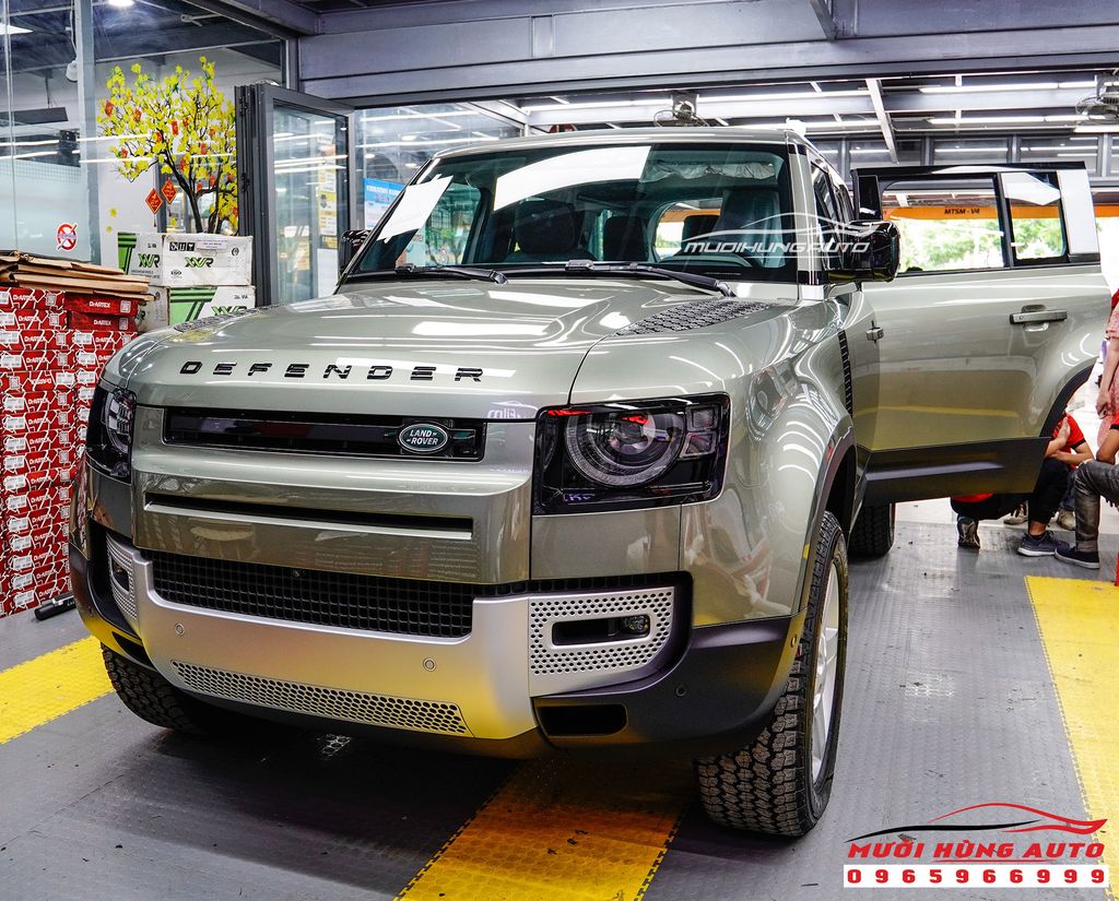 Tổng Hợp Những Món Phụ Kiện Nên Lắp Đặt Cho Xe Range Rover Defender 2022 Chính Hãng