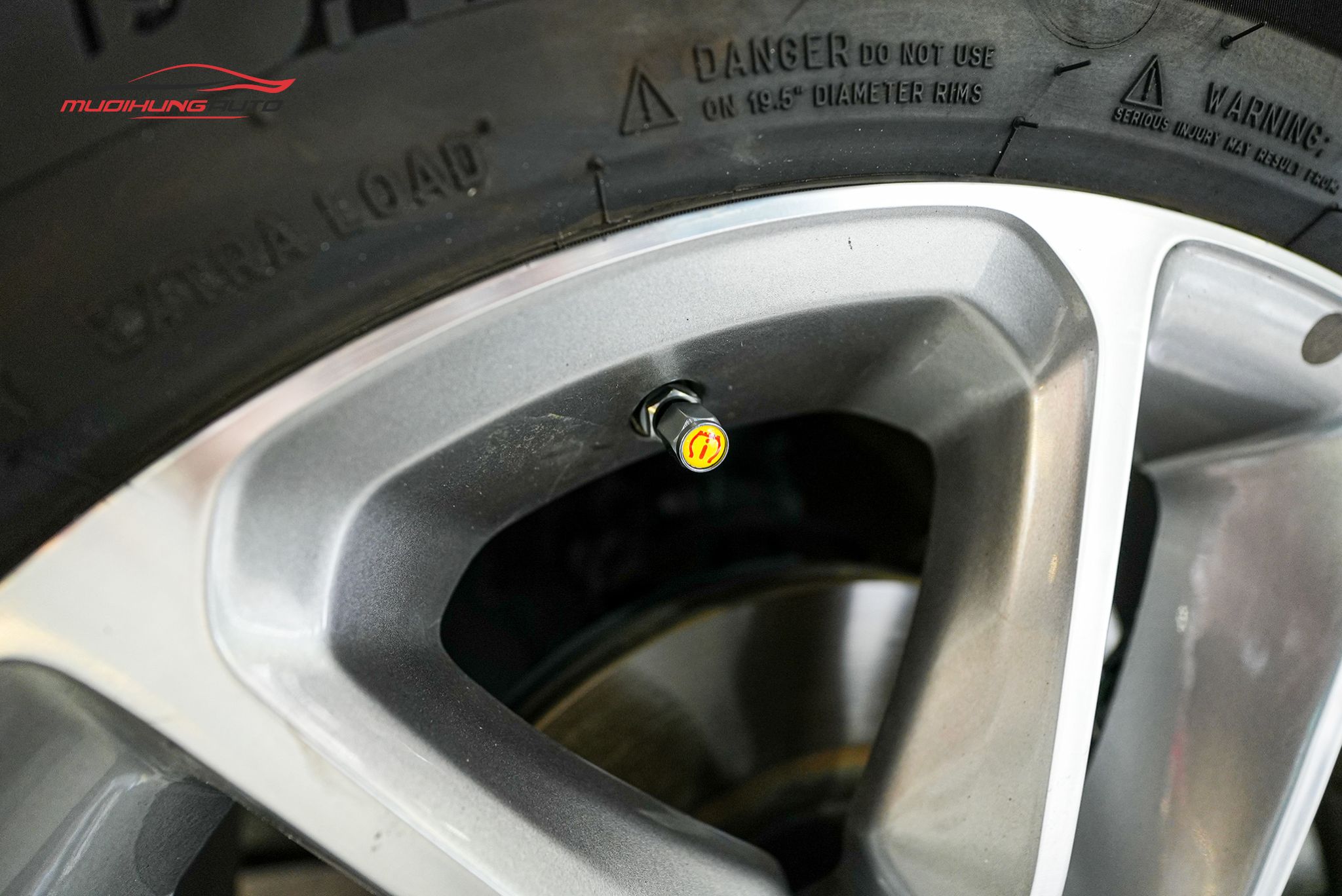 Lắp TPMS Ellisafe i34 cho xe Hyundai Santafe 2015