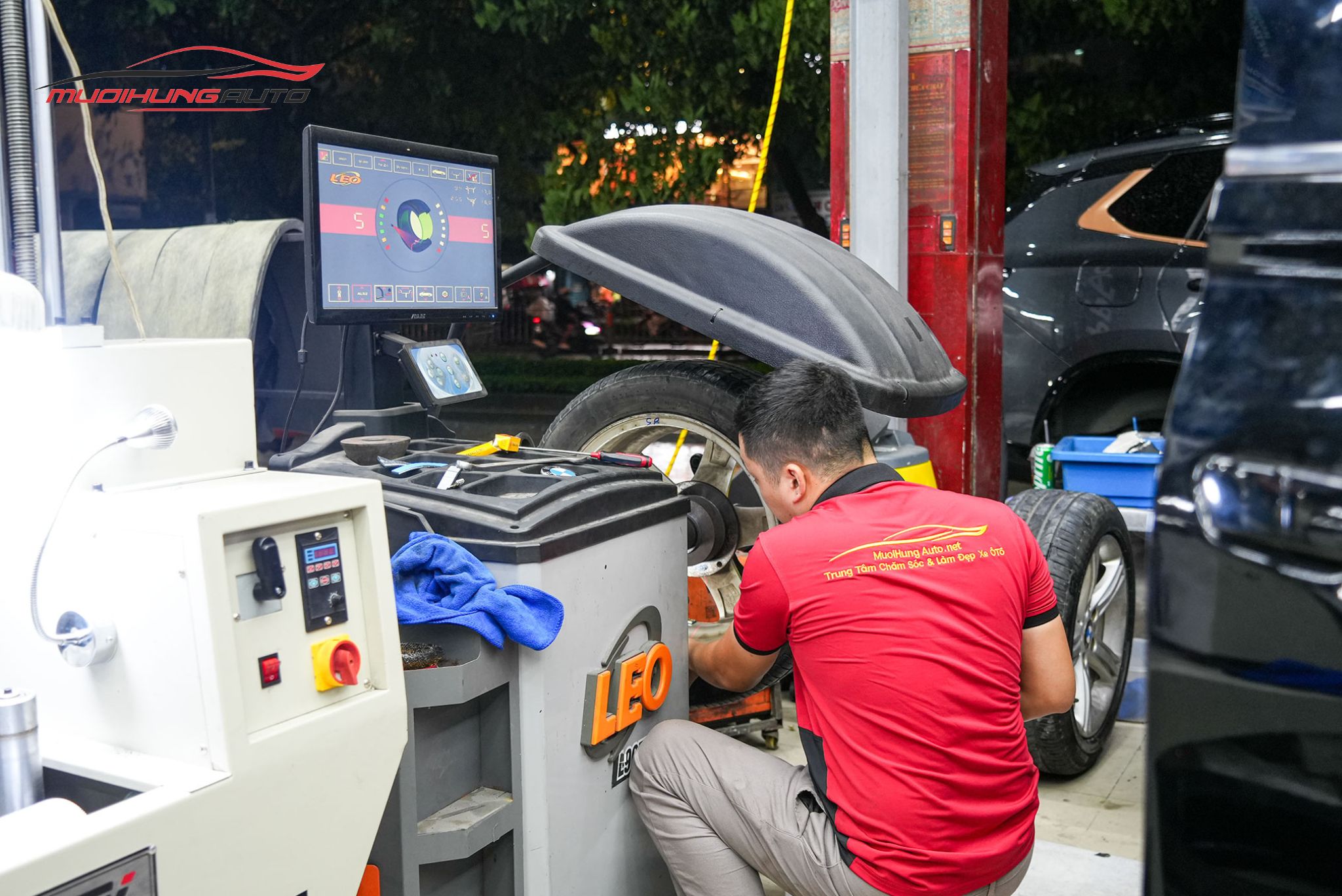 Kỹ thuật đang cân mâm bấm chì