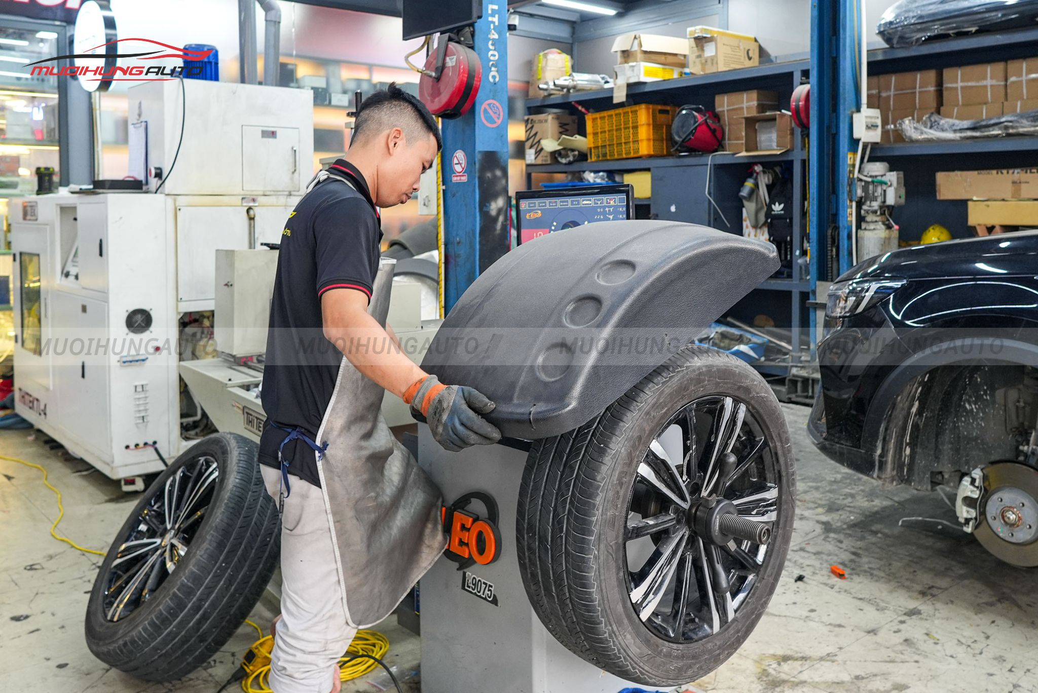 Kỹ thuật đang cân mâm bấm chì