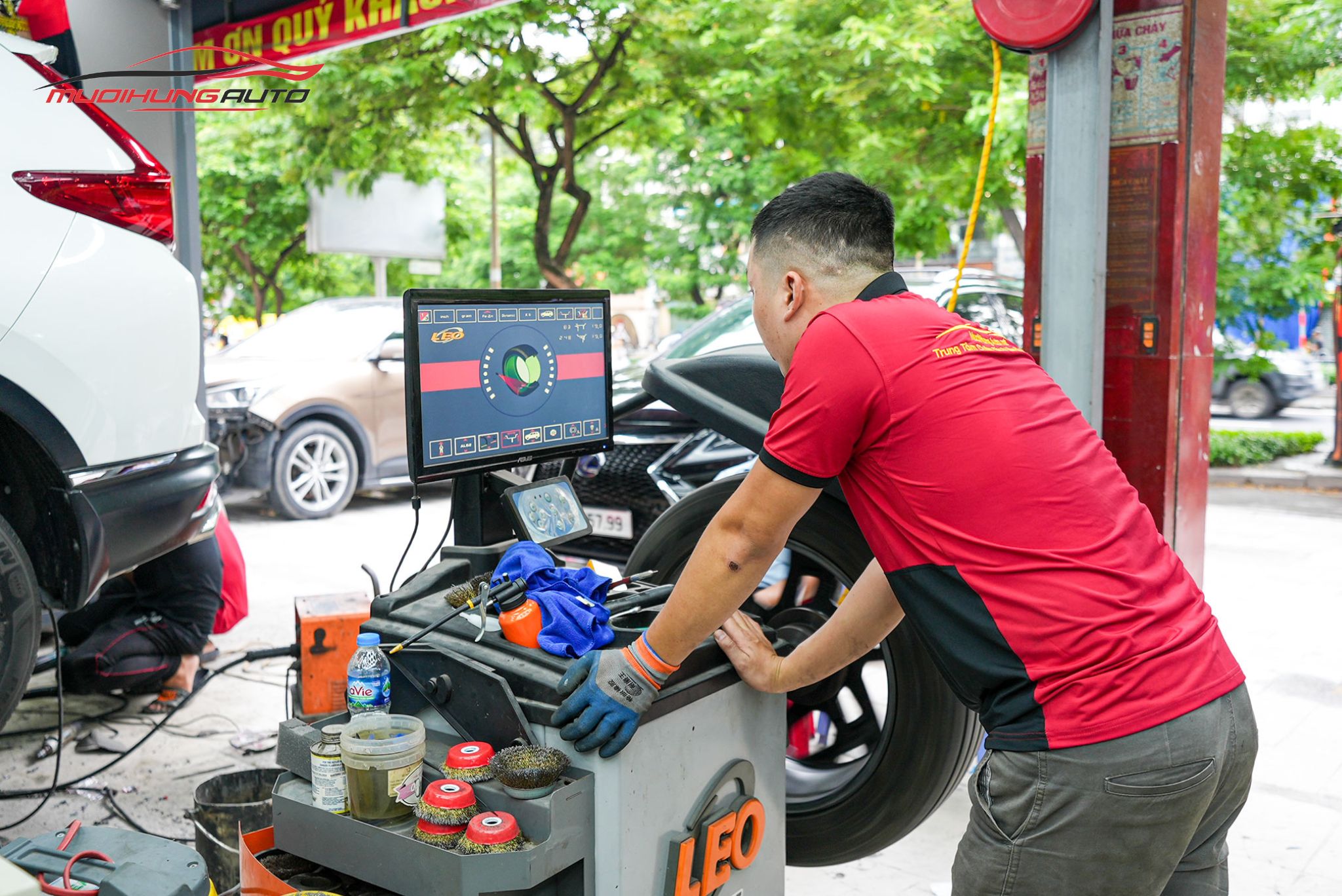 Kỹ thuật đang cân mâm bấm chì