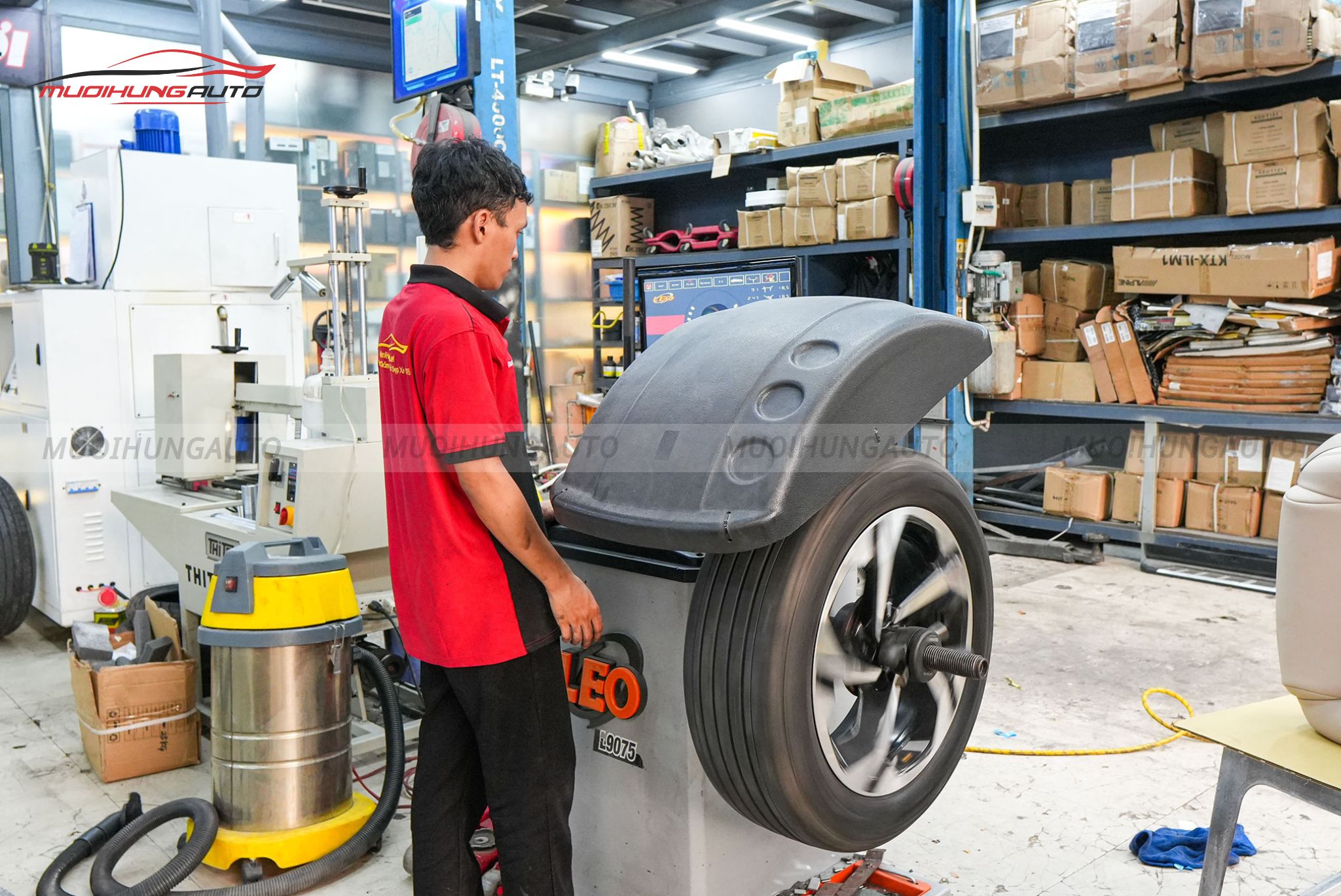 Kỹ thuật đang cân mâm bấm chì