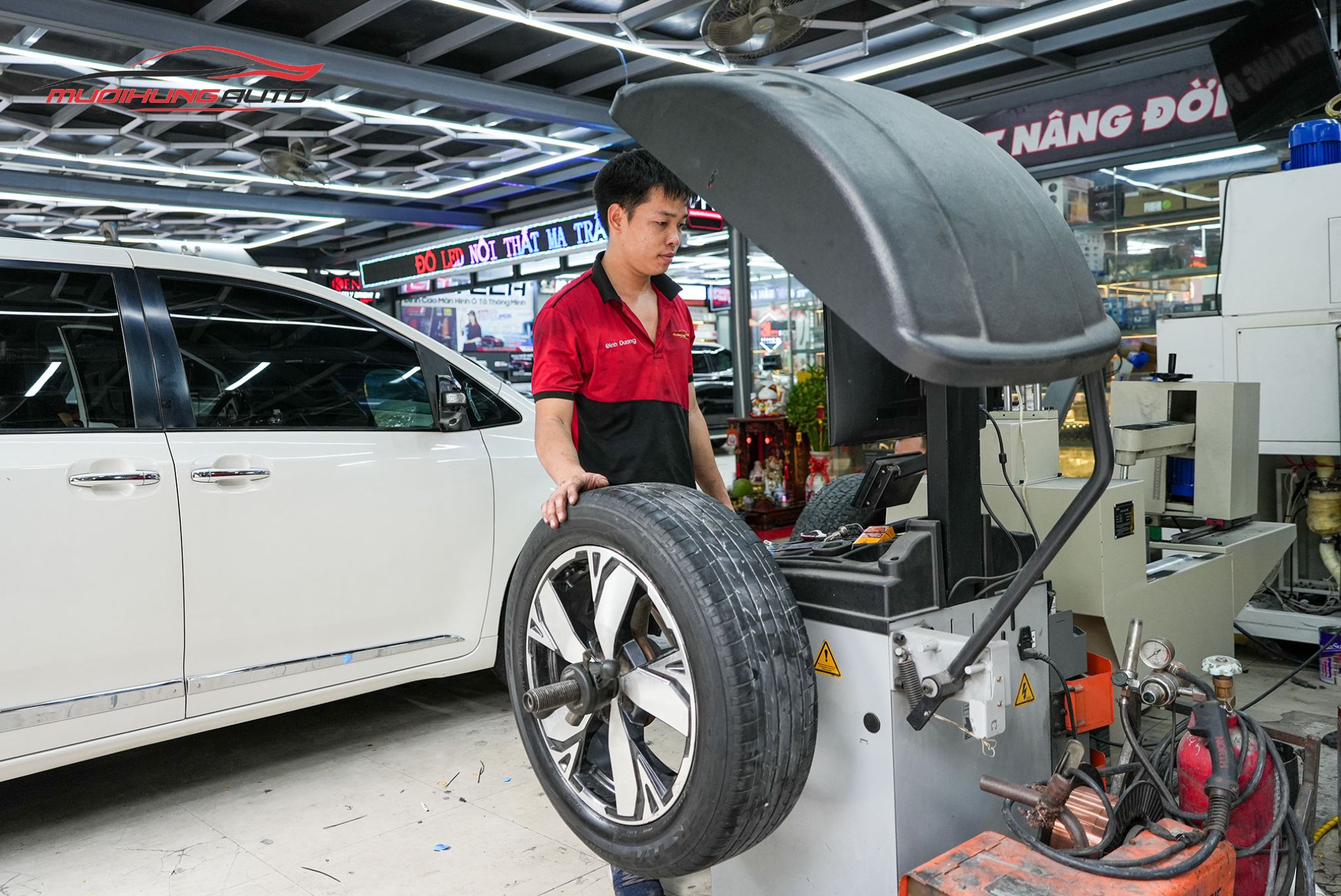 Kỹ thuật đang cân mâm bấm chì