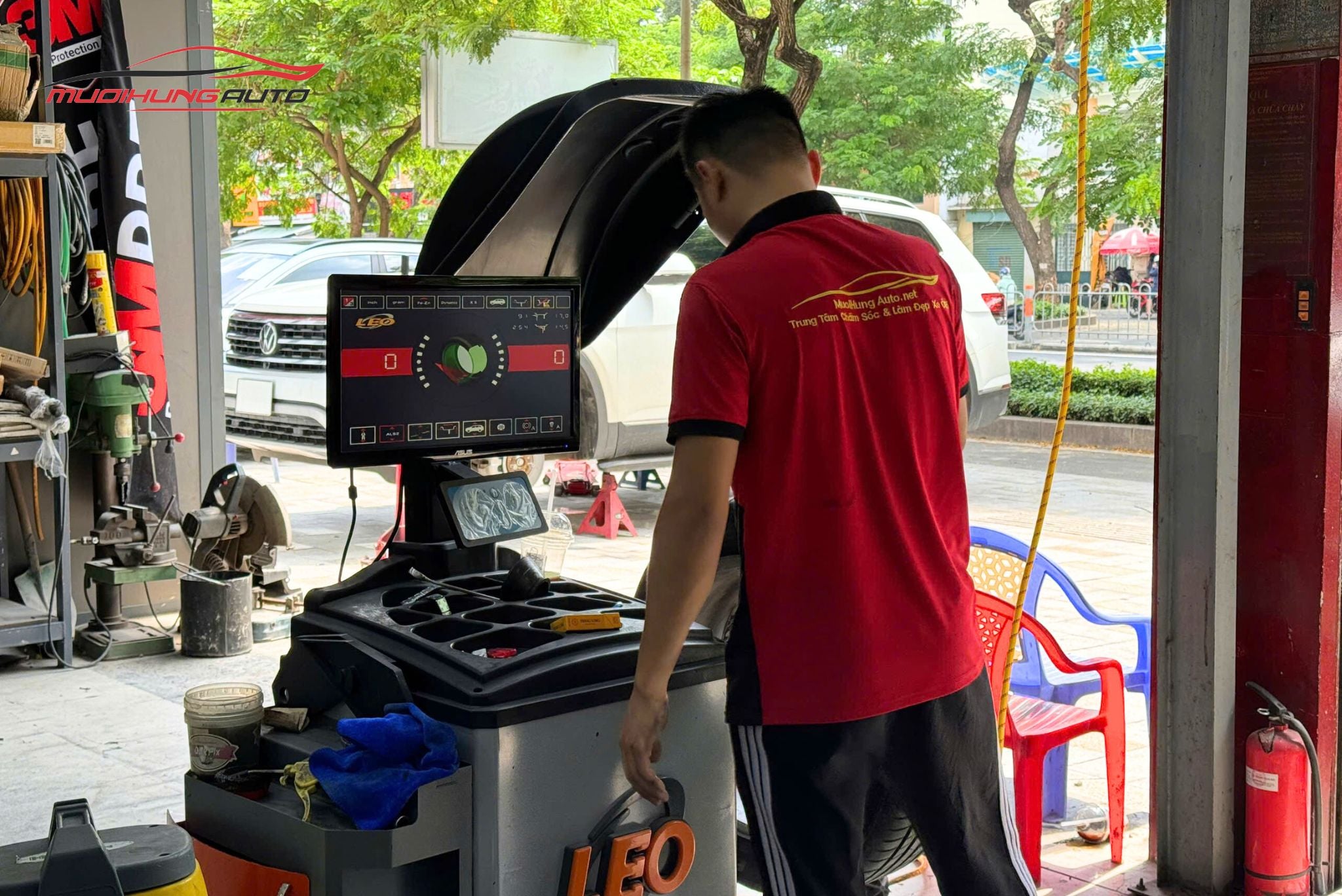 Kỹ thuật đang cân mâm bấm chì