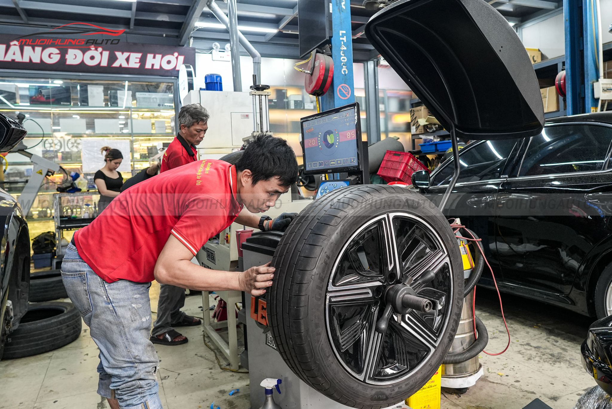 Kỹ thuật đang cân mâm bấm chì