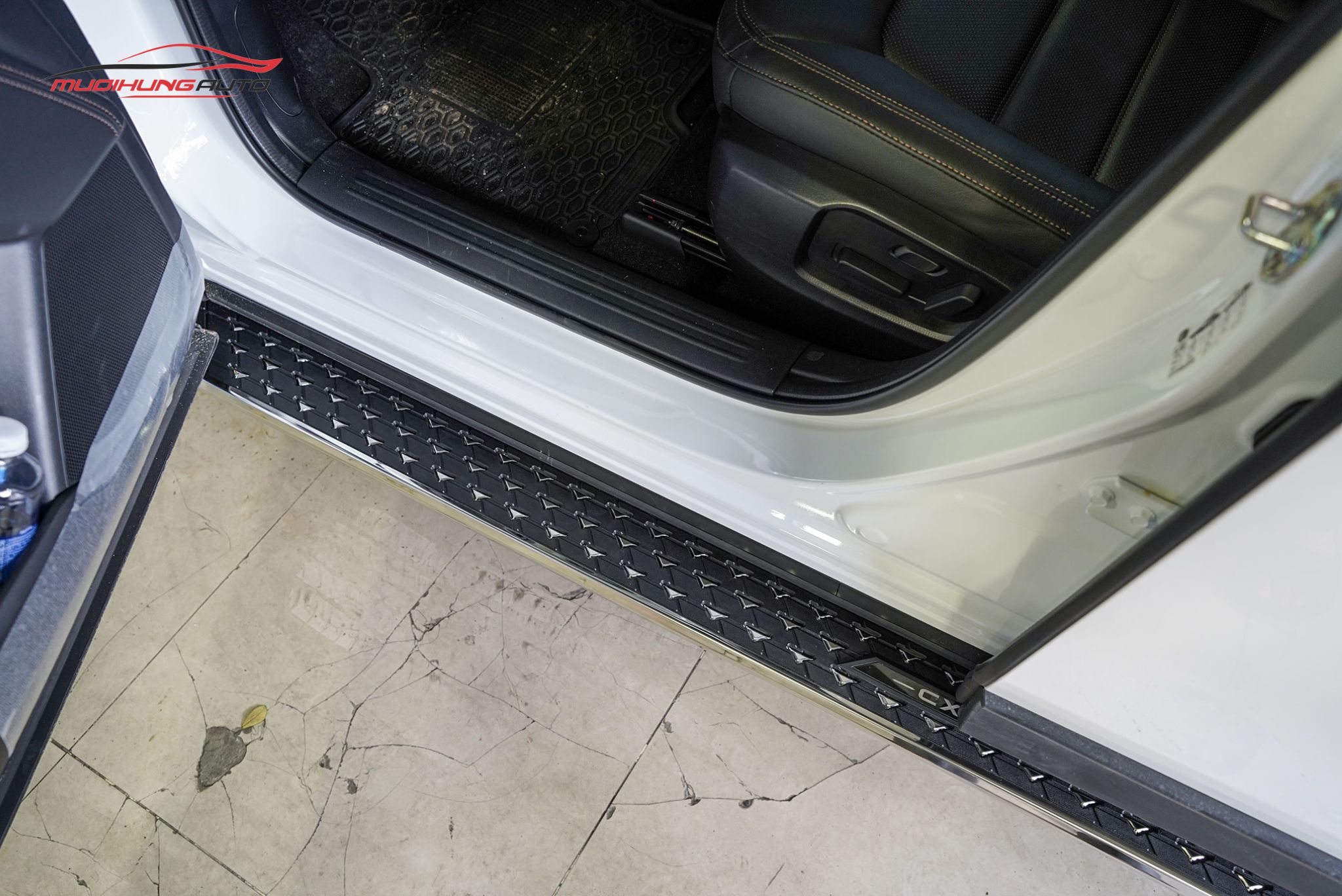 Lắp bệ bước chân Mazda CX5 2019