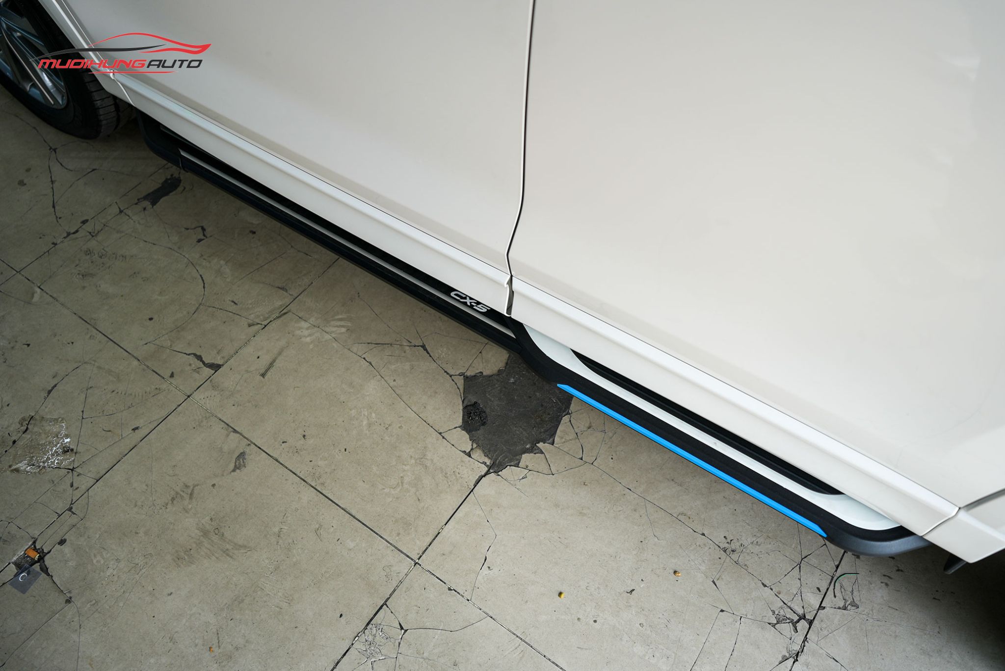 Lắp bệ bước xe Mazda CX5 2019