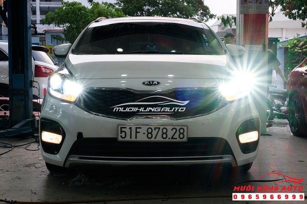 LẮP BÓNG ĐÈN LED CHO Ô TÔ TẬN NHÀ TẠI TP.HCM