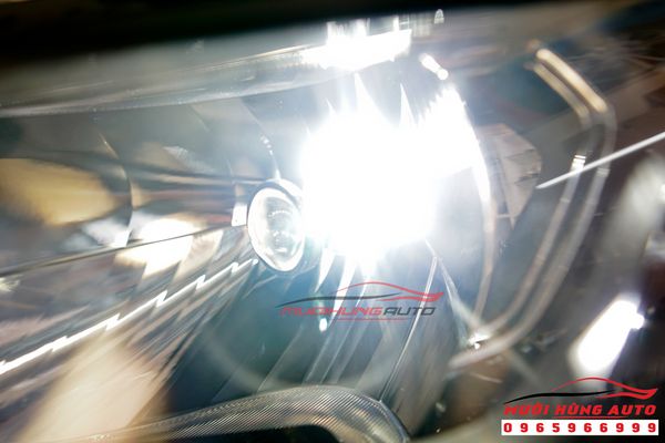LẮP BÓNG ĐÈN LED CHO Ô TÔ TẬN NHÀ TẠI TP.HCM