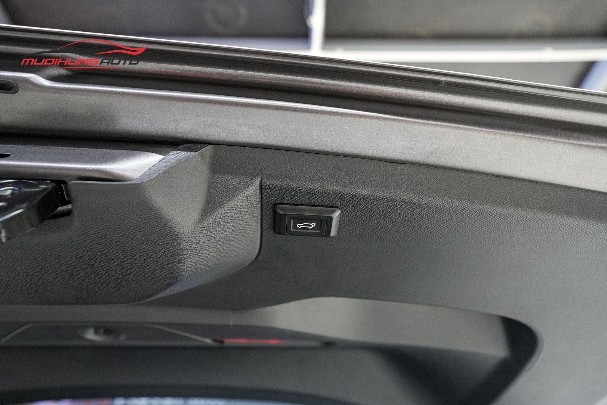 Lắp cốp điện ô tô Peugeot 2008