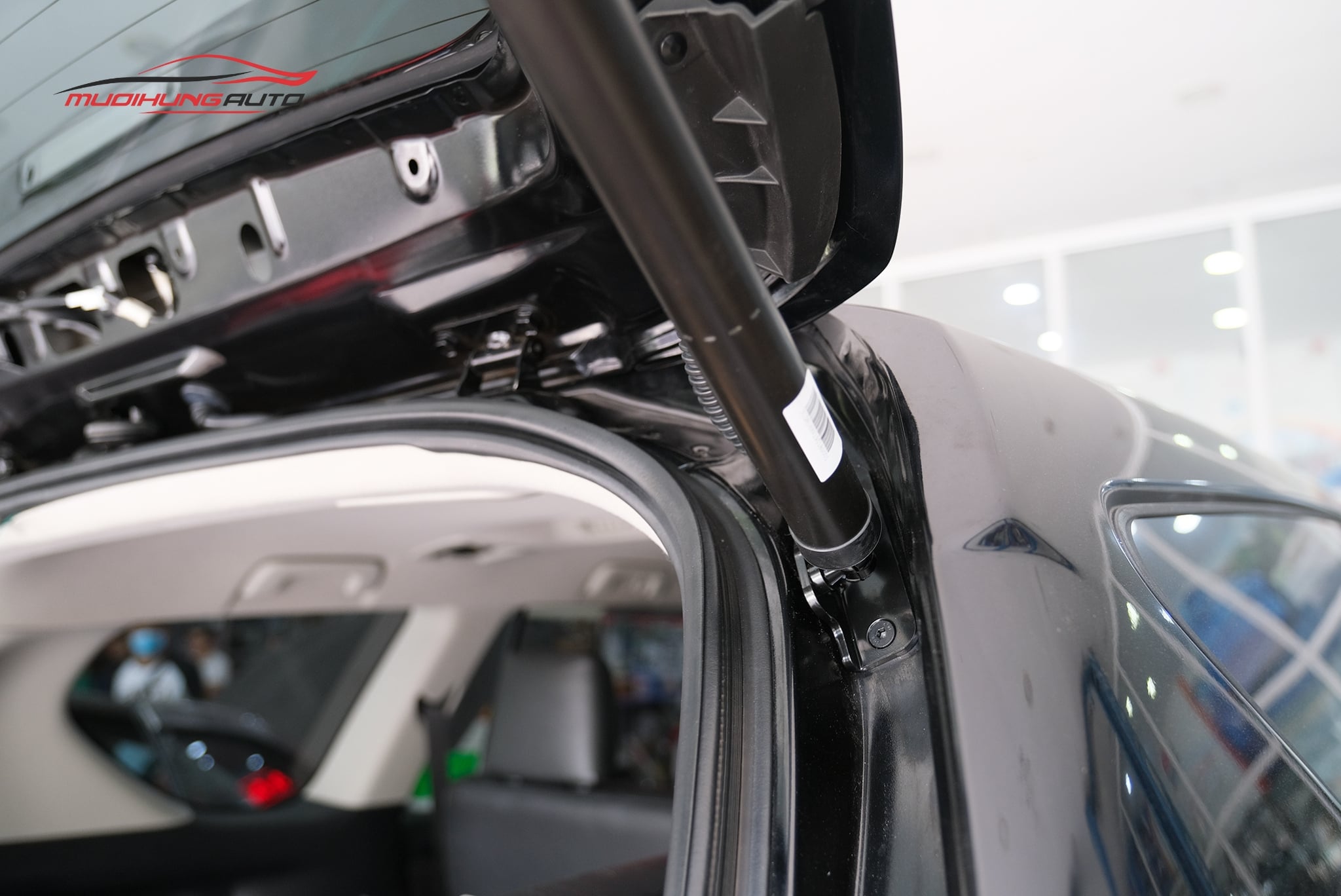 Lắp cốp điện ô tô Toyota Innova