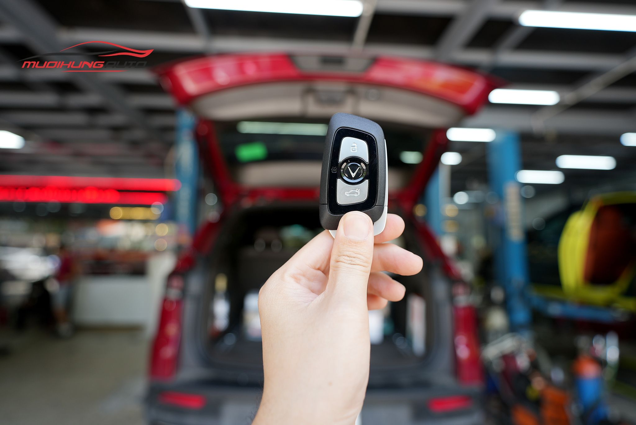 Lắp cốp điện ô tô Vinfast LUX SA2.0