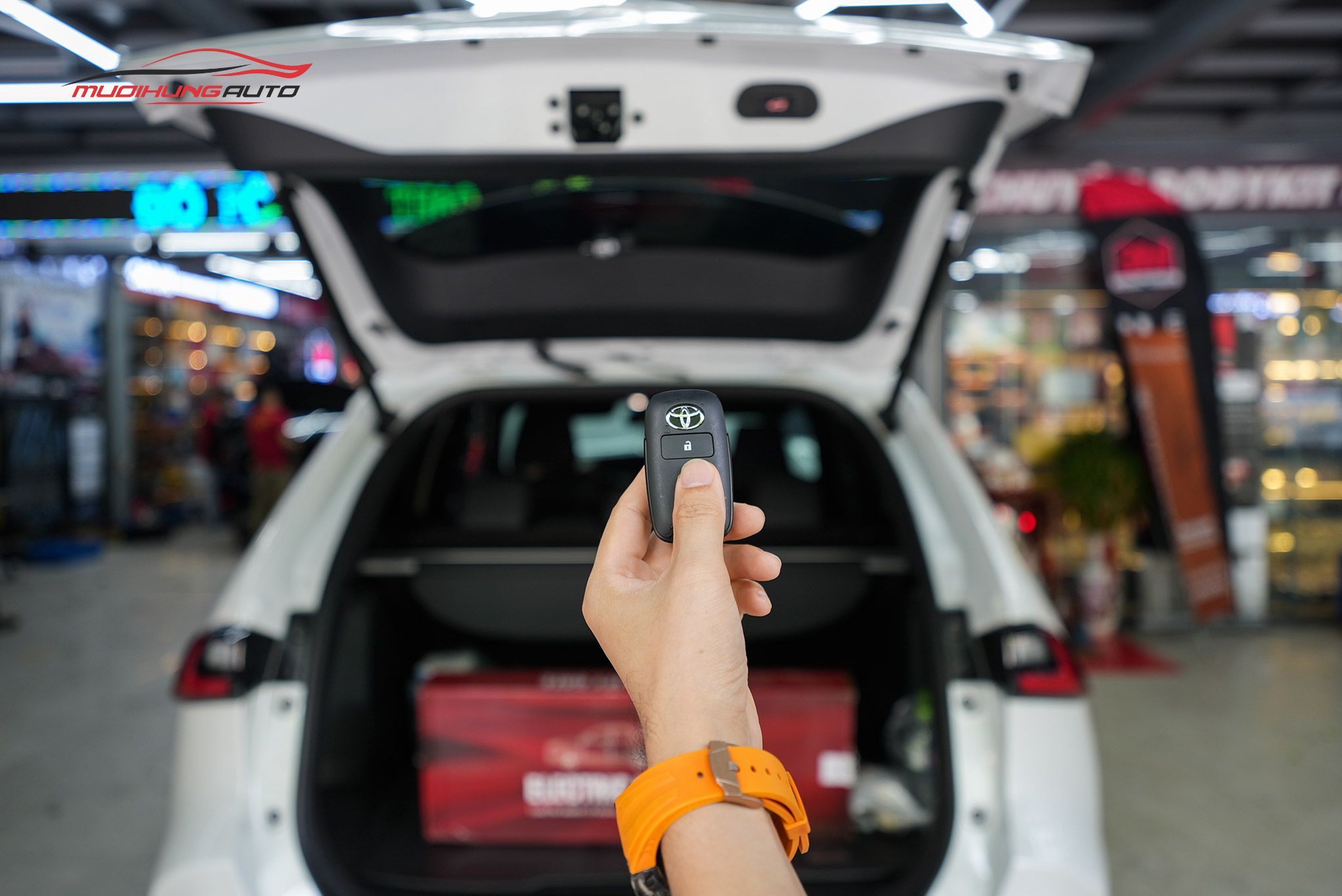 Lắp cốp điện ô tô Yaris Cross 2024