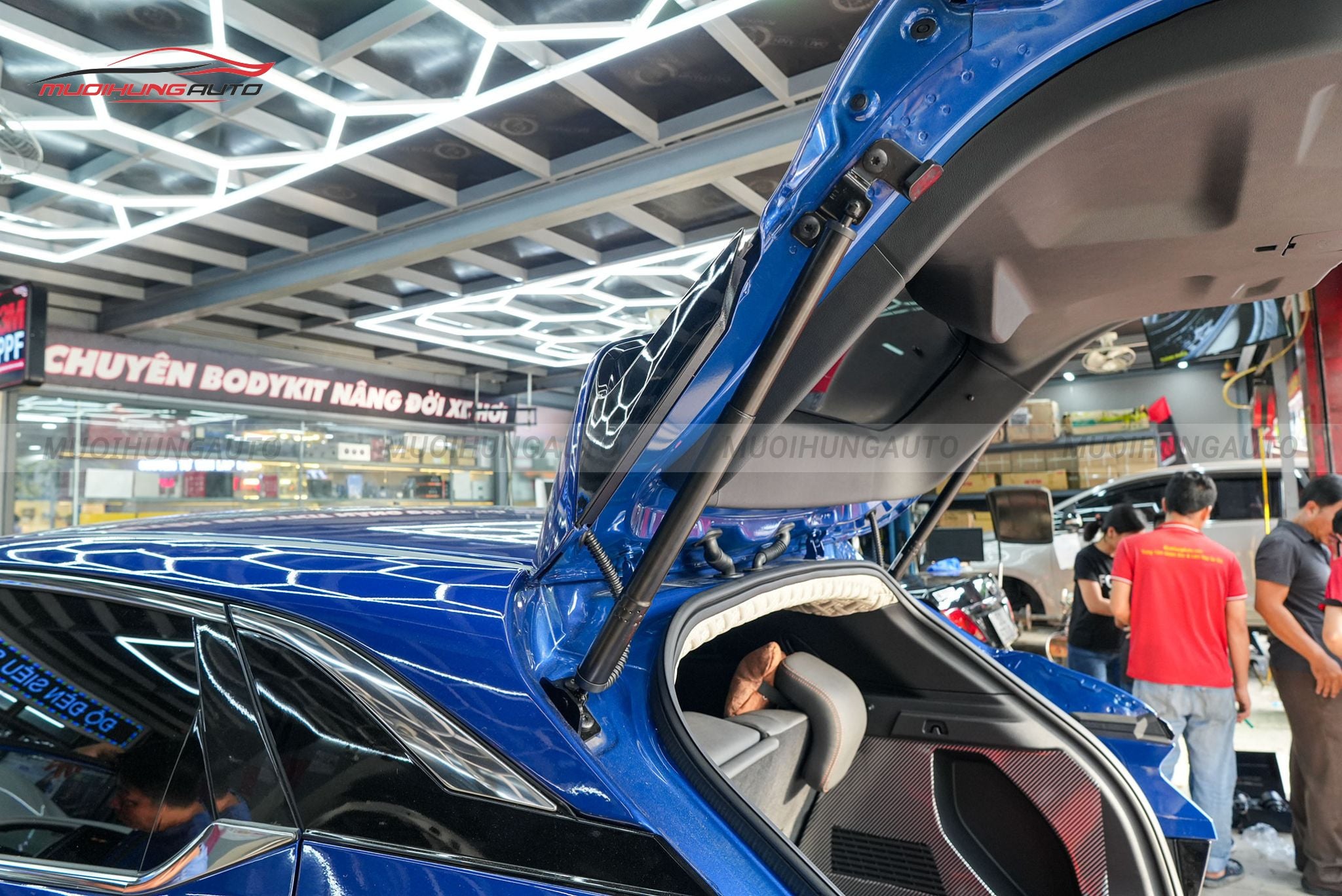 Lắp cốp điện Vinfast VF6 2024