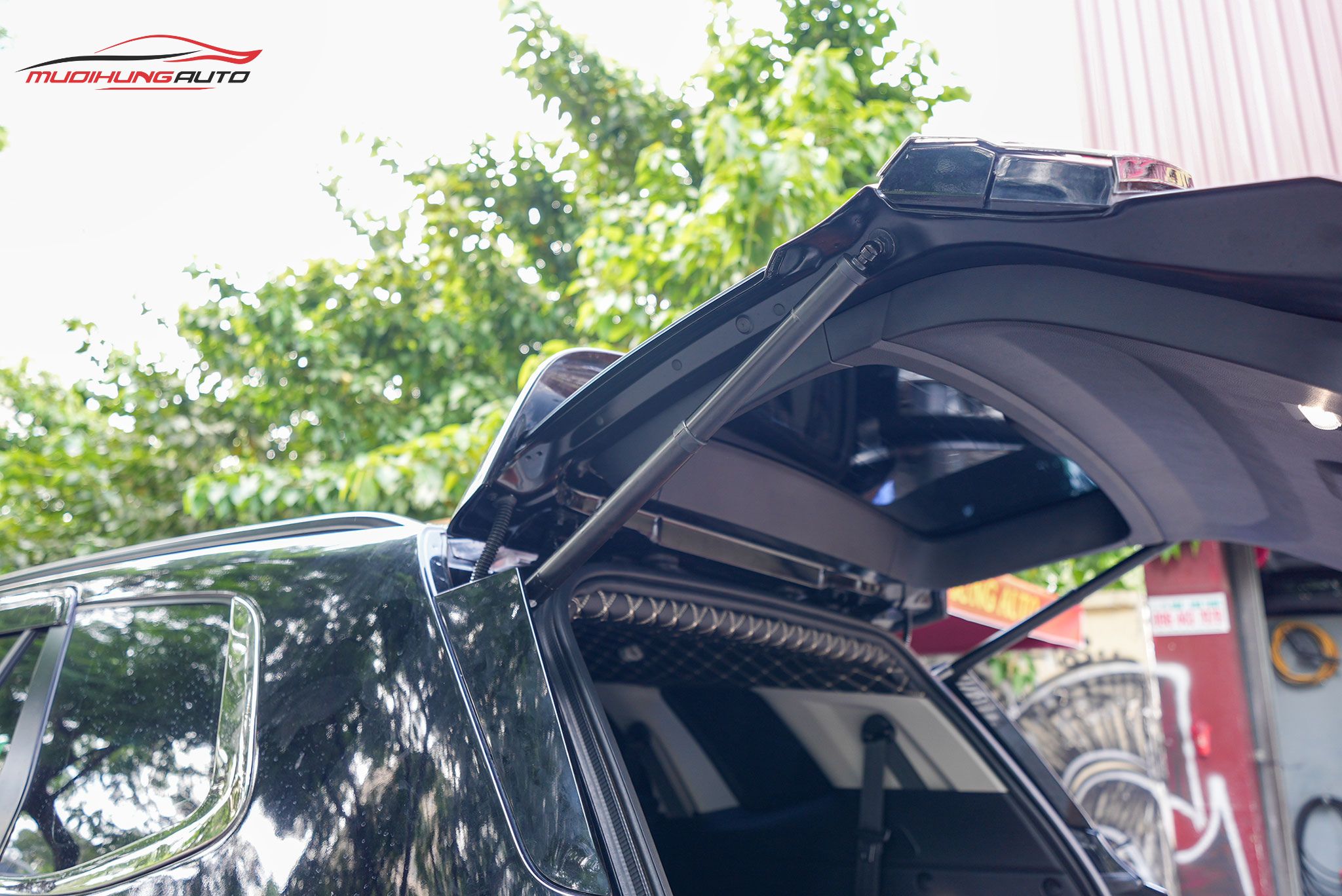 Lắp ty cốp điện ô tô Ford Everest Next-Gen 2023